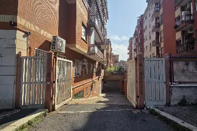 Box in vendita, Via degli Irlandesi, Roma