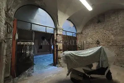 Garage in vendita, Via di  pantaneto, Siena