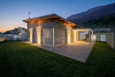 Villa in vendita, Via Dei Motti, Marchirolo