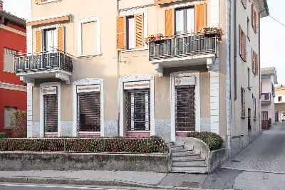 Negozio in vendita, Via Montello, Cantù