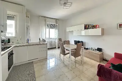 Casa in vendita, Via Lorenteggio, Milano