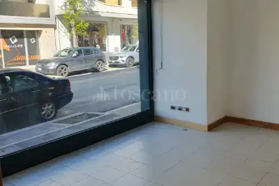 Negozio in affitto, Via Giuseppe Garibaldi, Avezzano