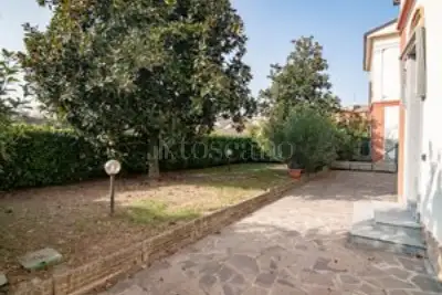 Casa in vendita, Via Ferragutti, Bressana Bottarone