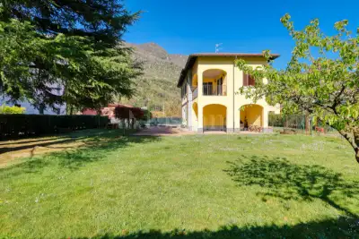 Villa Bifamiliare in vendita, Via della Repubblica, Bisuschio