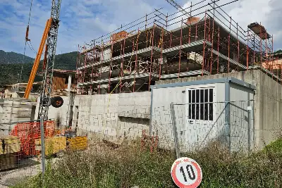 Casa in vendita, Via Rasile, Caino