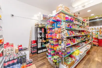 Negozio in vendita, Via Parmigianino, Milano