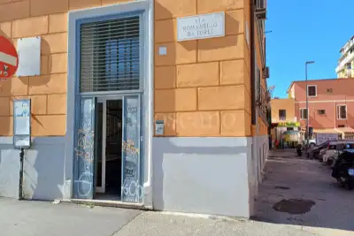 Negozio in vendita, Via Romanello da Forlì, Roma