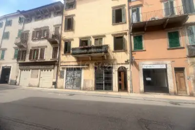 Negozio in affitto, Via Giosuè Carducci, Verona