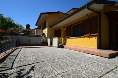 Villa in vendita, Loc. La Casa, Vernio