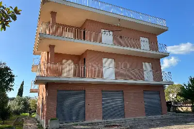 Casa Indipendente in vendita, Via Carife , Roma