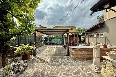 Villino a Schiera in vendita, Via Sorbana, Brescia