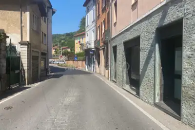 Negozio in affitto, Via Butti, Porto Ceresio