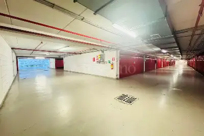 Box in vendita, Via Como, Roma