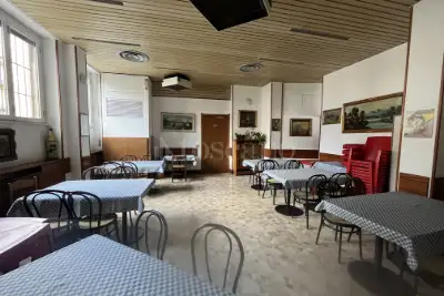 Negozio in vendita, Piazza Monte Falterona, Milano