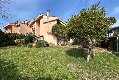 Villa in vendita, Via Mezzocorona, Roma