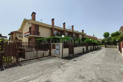 Villa Plurifamiliare in vendita, Via della Tenuta del Casalotto, Roma