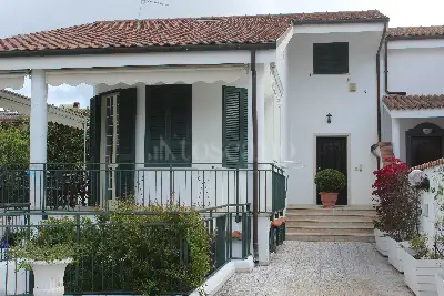 Villa Bifamiliare in vendita, Via Guglielmo Zuelli, Roma