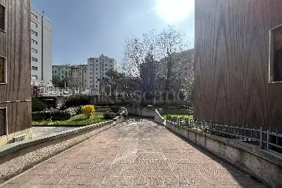 Box in vendita, Via Francesco Carlini, Milano