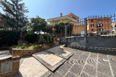 Casa in vendita, Via Grotte di Castro, Roma