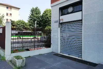 Negozio in affitto, Viale Legioni Romane, Milano