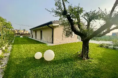 Villa in vendita, Via Montebello, Lonato del Garda