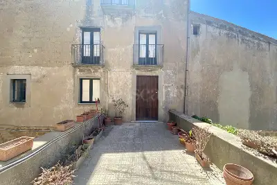 Casa in vendita, Via Roma, Calascibetta