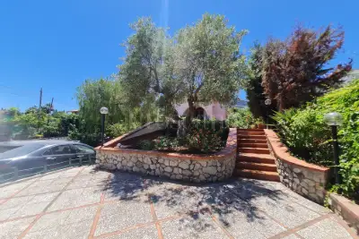 Villa in vendita, Via Passi 12, Altavilla Milicia