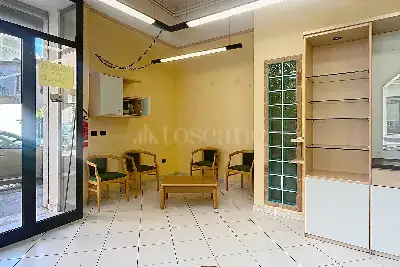 Negozio in vendita, Via Savoia, Sassari
