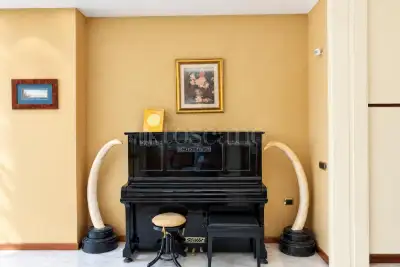 Casa in vendita, Via Raffaele Morghen, Napoli