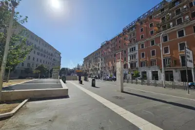Negozio in affitto, Largo Brindisi, Roma
