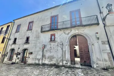 Palazzo in vendita, Via Pirro de Luca, Montefusco