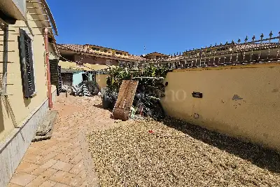 Villa in vendita, Via Rumenia , Pomezia