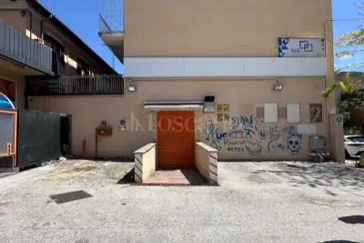 Negozio in affitto, Via Francesco Crispi, Avezzano