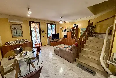 Villino a Schiera in vendita, Via Donatello, Brescia