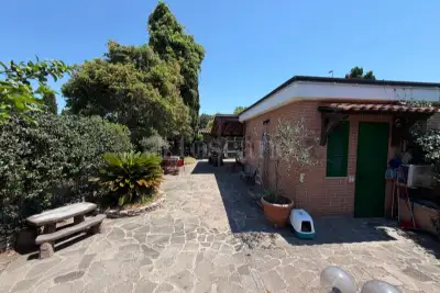 Villino a Schiera in vendita, Via Ipparco di Nicea, Roma