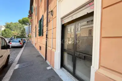Negozio in affitto, Via Nazario Sauro, Roma