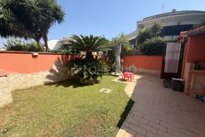 Villino a Schiera in vendita, Viale Enea, Ardea