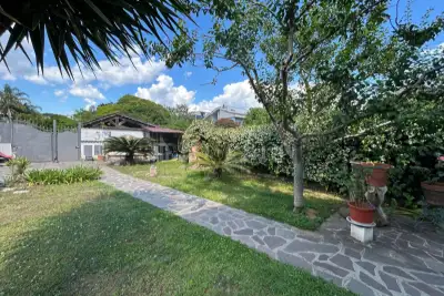 Villa in vendita, Via Besenello, Roma