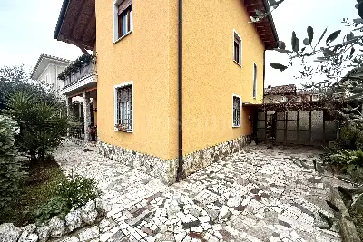 Villa in vendita, Via Canossi, Rezzato, Rezzato