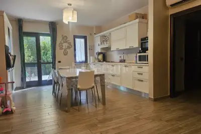 Villino a Schiera in vendita, Via Machiavelli, Cisterna di Latina