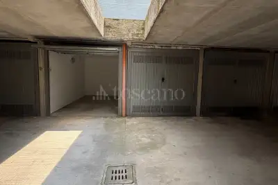 Box in affitto, Via Giacomo Leopardi, Erba