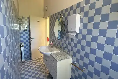 Negozio in affitto, Via della Chiusa, Calenzano