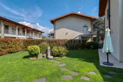 Villa Bifamiliare in vendita, Viale Ernesto Thomas, Brusimpiano