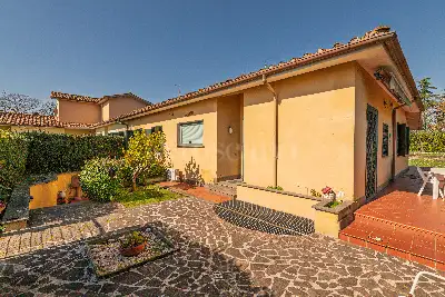 Villino a Schiera in vendita, Largo Olgiata, Roma