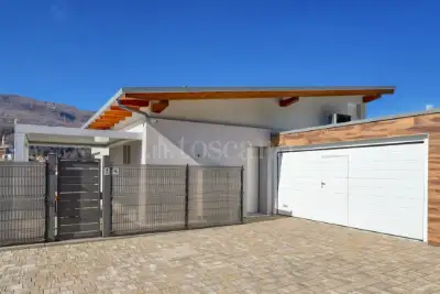 Villa in vendita, Via Dei Motti, Marchirolo