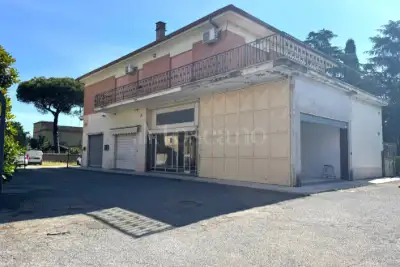 Negozio in affitto, Via del Ponte delle Sette Miglia, Roma
