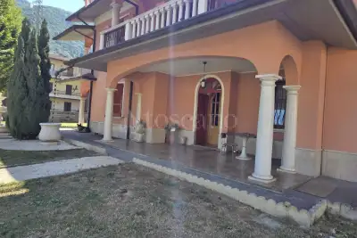 Villa in vendita, Via F. Petrarca, Sarezzo