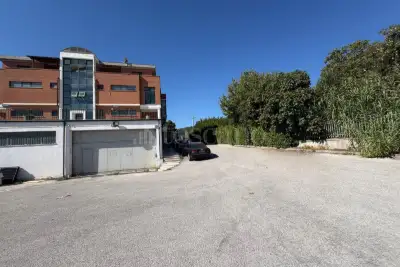 Magazzino in affitto, Via Sandro Pertini, Avezzano
