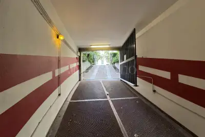 Box in affitto, Viale Luigi Majno 8, Milano