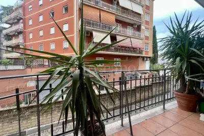 Casa in vendita, Via Jacopone da Todi, Roma